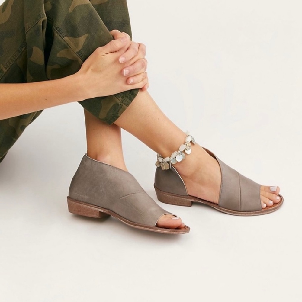 Free People Mont Blanc Leather Cutout Taupe Dark Grey Wrap Flats or Sandals 38
